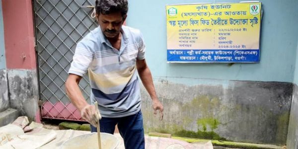 কম খরচে মাছের খাবার তৈরিতে সফল কৃষি উদ্যোক্তা মারজান
